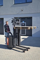 Elektriniai savaeigiai keltuvai su platforma operatoriui PS-N - 1200-2000kg